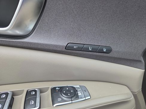 New 2026 Kia Carnival EX FWD image 25