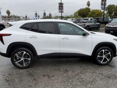 Used 2026 Chevrolet Trax RS image 9