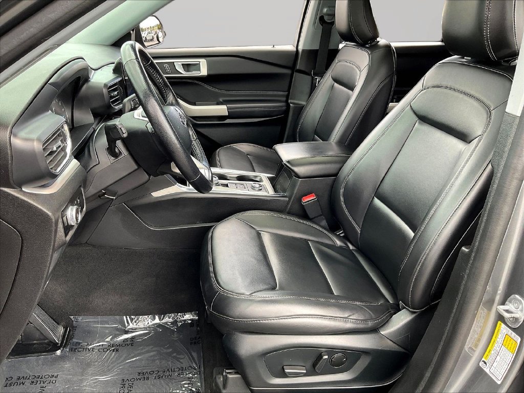 Used 2023 Ford Explorer XLT w/ Equipment Group 202A AWD/4WD image 23