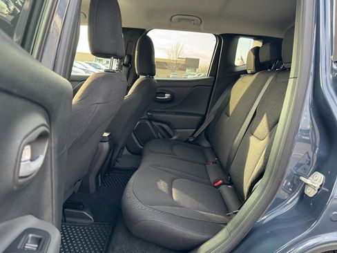 Used 2023 Jeep Renegade Latitude image 10