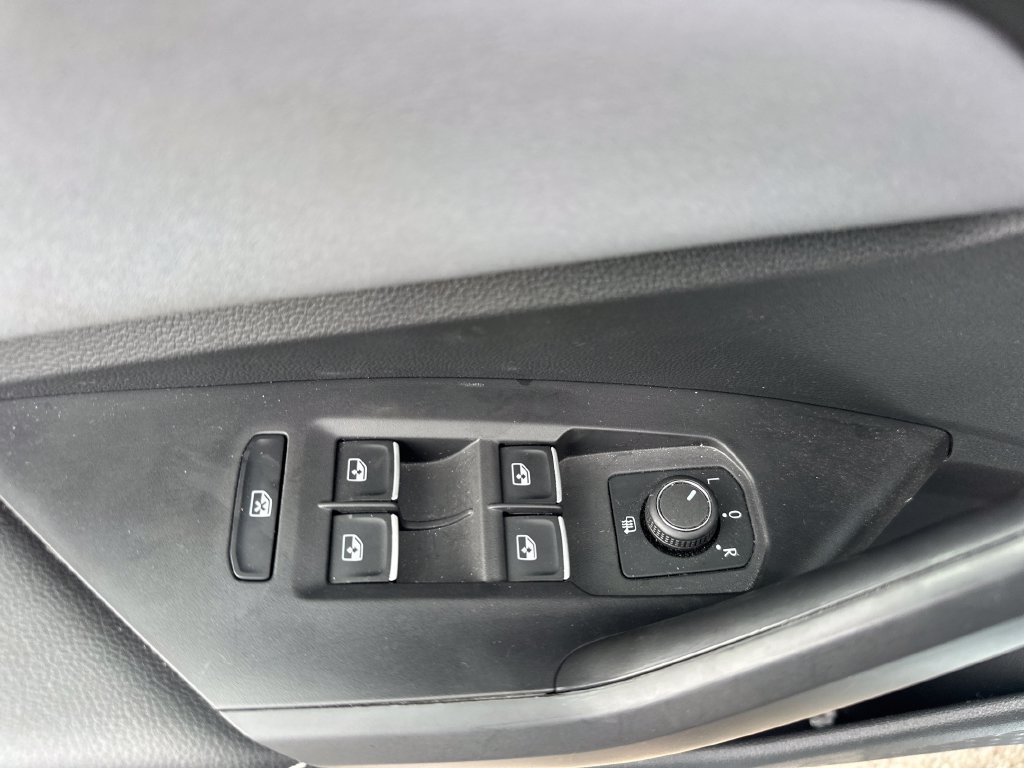 Used 2025 Volkswagen Jetta SE w/ Sunroof Package FWD image 16
