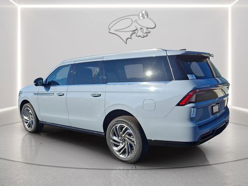 New 2025 Lincoln Navigator L Reserve image 3