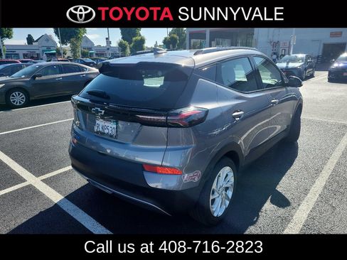Used 2023 Chevrolet Bolt EUV LT w/ Comfort Package FWD image 2