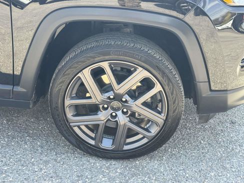 Used 2025 Jeep Compass Limited w/ Sun & Sound Group AWD/4WD image 9