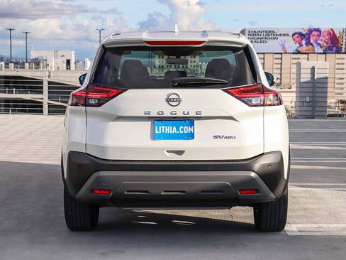 Used 2023 Nissan Rogue SV image 5