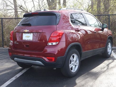 Used 2022 Chevrolet Trax LT w/ LT Convenience Package image 9
