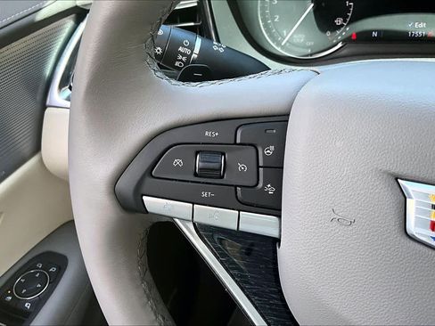 Used 2024 Cadillac XT6 Premium Luxury FWD image 22
