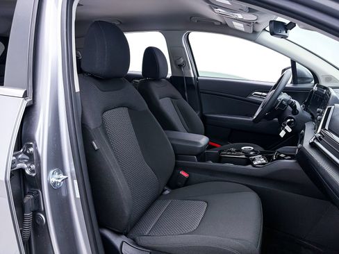 Used 2025 Kia Sportage LX FWD image 33