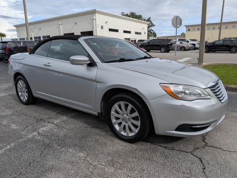 Used 2012 Chrysler 200 Touring FWD image 2