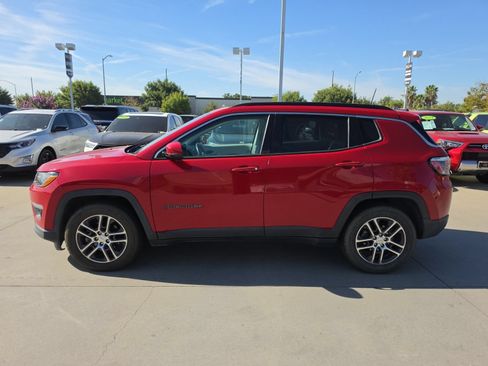 Used 2019 Jeep Compass Latitude FWD image 3