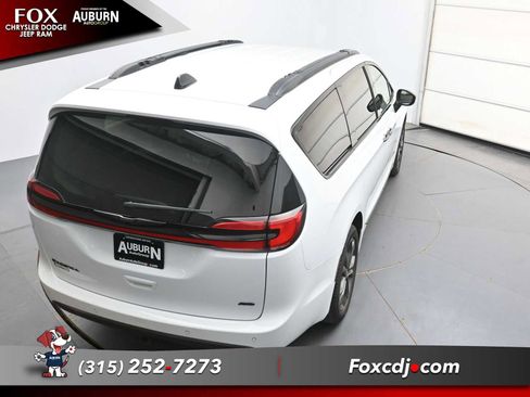 Used 2023 Chrysler Pacifica Touring-L w/ Road Tripper Package AWD/4WD image 32