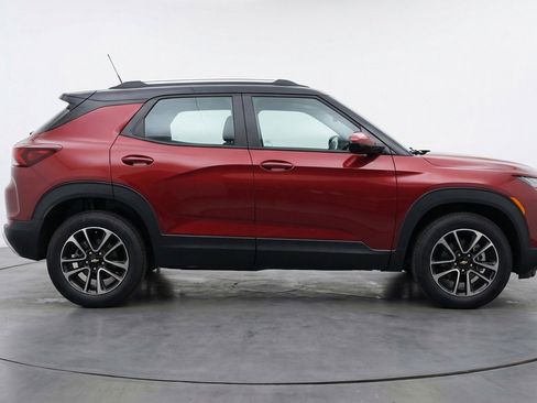 Used 2025 Chevrolet TrailBlazer LT image 11