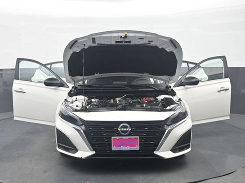 Used 2025 Nissan Altima 2.5 SV FWD image 35