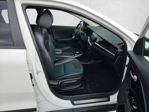 Used 2022 Kia Niro EX Premium image 10