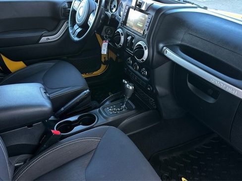 Used 2015 Jeep Wrangler Unlimited Sahara image 18