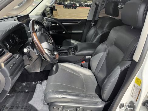 Used 2018 Lexus LX 570 4WD image 15