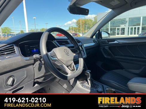 Used 2022 Volkswagen Tiguan SE image 16