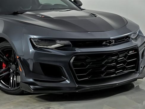 Used 2019 Chevrolet Camaro ZL1 RWD image 2