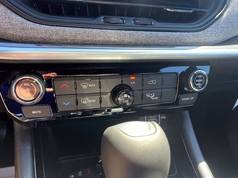 New 2024 Jeep Compass Latitude w/ Sun and Sound Group image 18