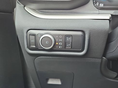 Used 2022 Ford Explorer XLT w/ Equipment Group 202A image 26