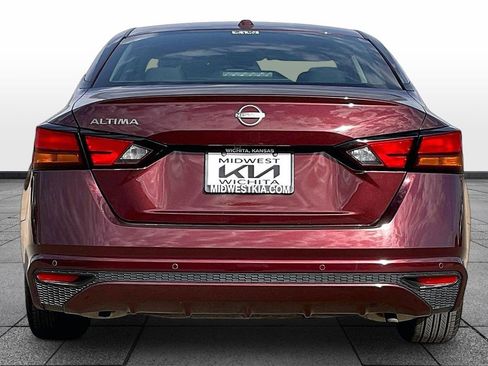 Used 2025 Nissan Altima 2.5 SV image 4