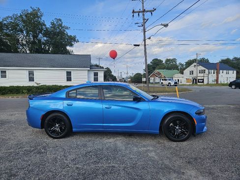 Used 2023 Dodge Charger SXT image 3