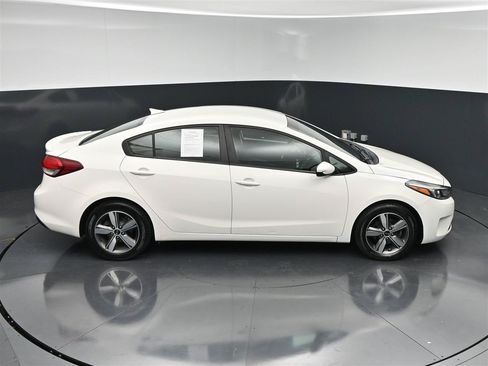 Used 2018 Kia Forte S FWD image 12