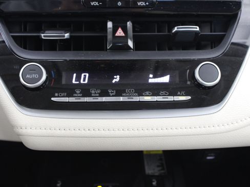Used 2025 Toyota Corolla XLE FWD image 19
