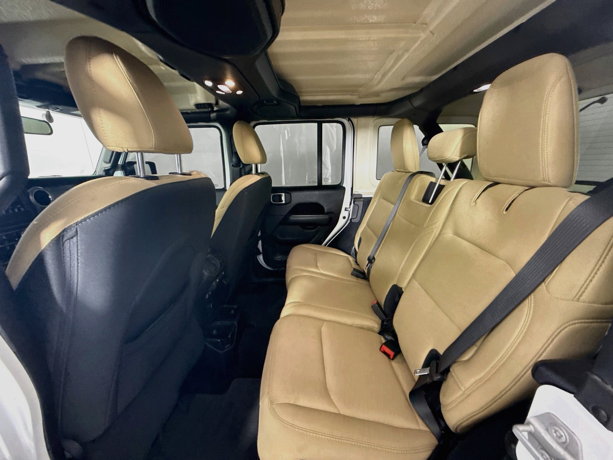 Used 2019 Jeep Wrangler Unlimited Sahara AWD/4WD image 27