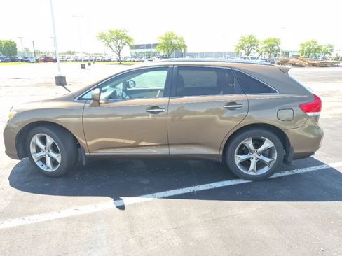 Used 2009 Toyota Venza FWD image 2