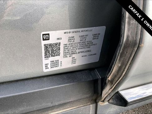 Used 2023 Cadillac Escalade ESV Sport Platinum w/ LPO, ONYX Package image 18