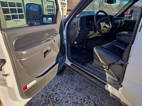 Used 2003 Chevrolet Silverado 1500 LS w/ Off-Road Package image 11