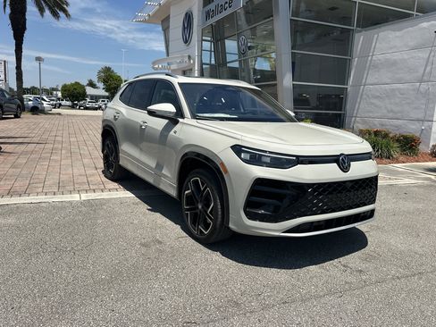 New 2026 Volkswagen Tiguan SEL R-Line AWD/4WD image 4