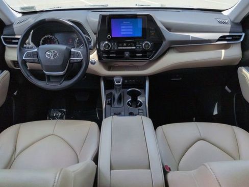 Used 2023 Toyota Highlander XLE FWD image 15