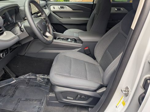 New 2026 Ford Explorer Active RWD image 11