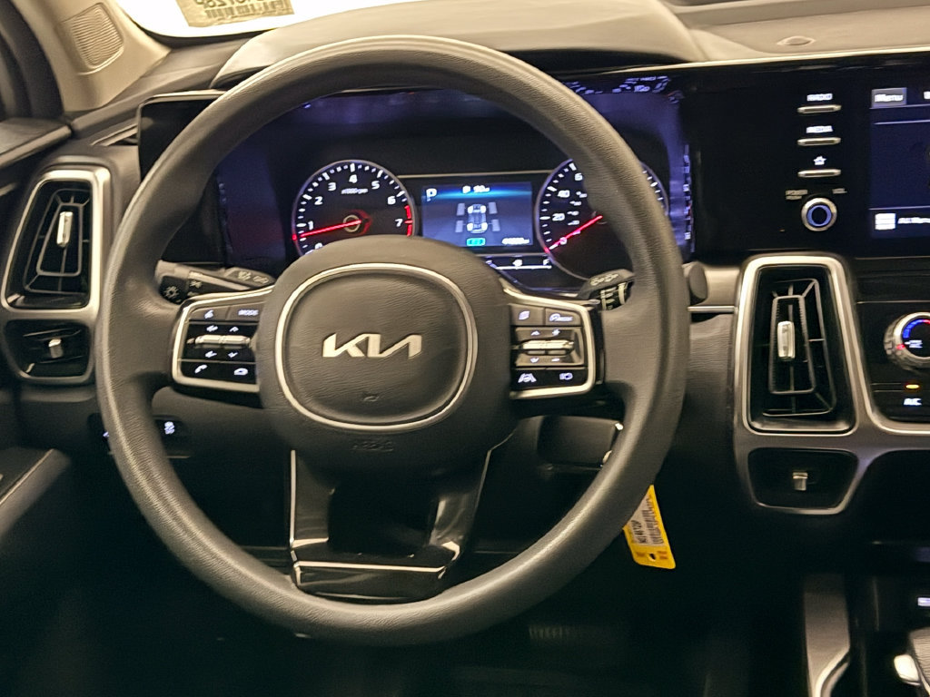 Used 2022 Kia Sorento LX AWD/4WD image 15