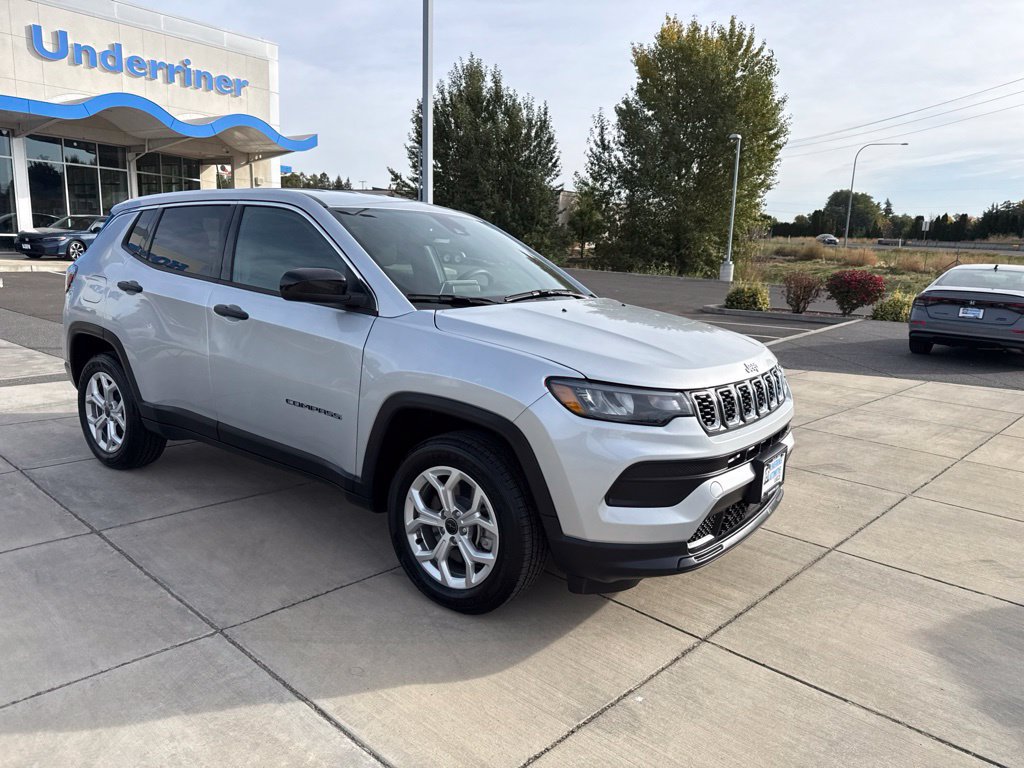 Used 2025 Jeep Compass Sport AWD/4WD image 2