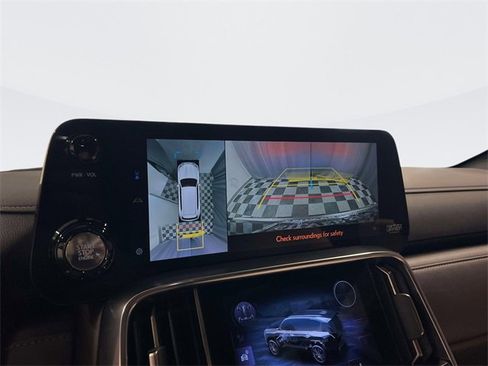 Used 2023 Lexus LX 600 4WD w/ Luxury Package image 30