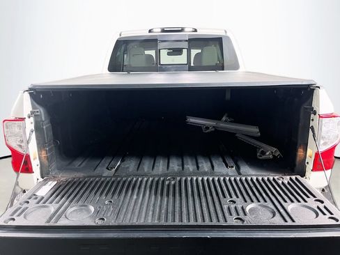 Used 2021 Nissan Titan SV w/ SV Convenience Package AWD/4WD image 10