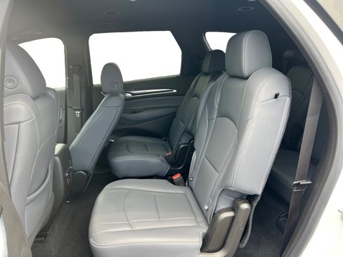 Used 2023 Buick Enclave Essence image 12