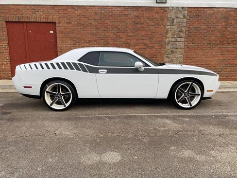 Used 2012 Dodge Challenger SXT image 6