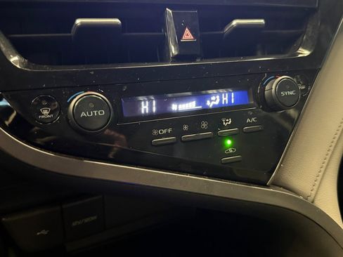 Used 2022 Toyota Camry SE image 15