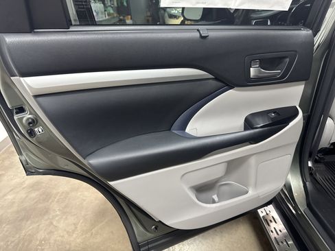 Used 2015 Toyota Highlander XLE AWD/4WD image 33