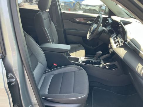Used 2025 Chevrolet TrailBlazer LT AWD/4WD image 31