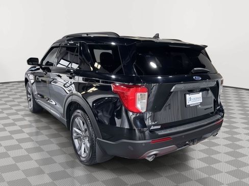 Used 2021 Ford Explorer XLT w/ Equipment Group 202A AWD/4WD image 9
