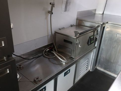 Used 2022 Mercedes-Benz Sprinter 4500 w/ Parking Package image 20