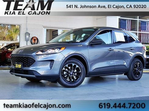 Used 2022 Ford Escape SE image 2