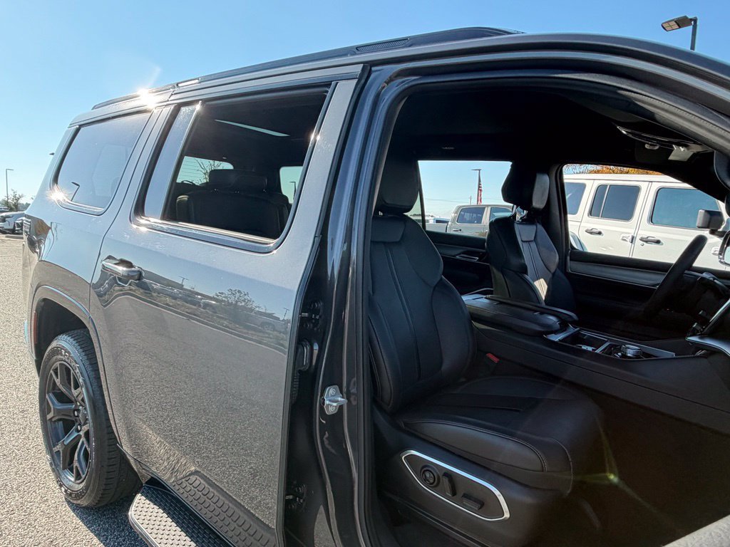 Used 2024 Jeep Wagoneer Series II RWD image 43