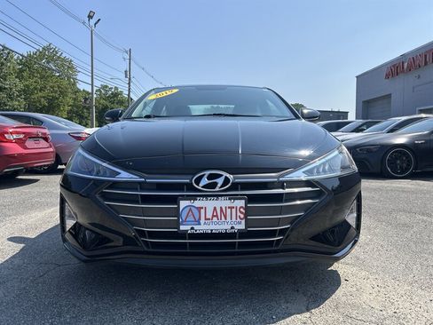 Used 2019 Hyundai Elantra SE FWD image 2