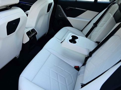 Used 2026 BMW i5 eDrive40 w/ Executive Package image 9